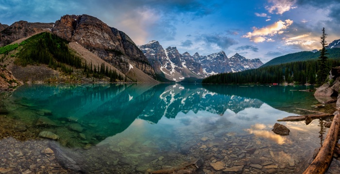 Crystal clear Moraine Lake